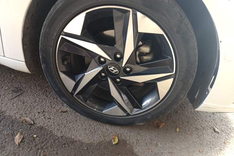 Used Hyundai Elantra 2021 1.5L CVT GLX Elite Edition Right Front Wheel Hub