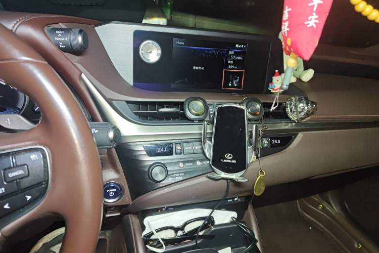 Used Lexus ES 2020 300h Premier Edition