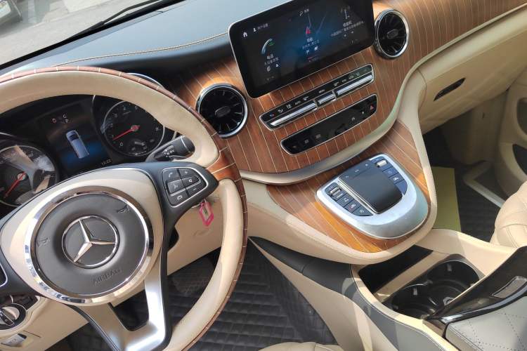 Used Mercedes-Benz V-Class 2016 V 260 Avantgarde Edition
