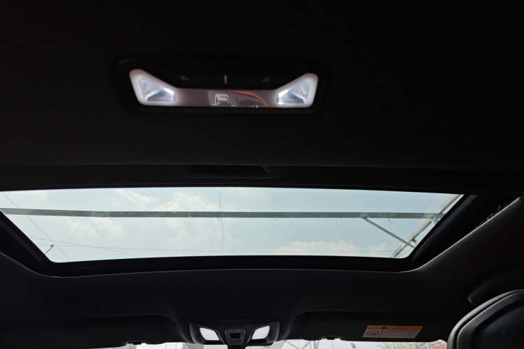 Used CHANGAN UNI-V iDD 2023 ZhiDian iDD 1.5T 113km Smart & Fun Version Headliner