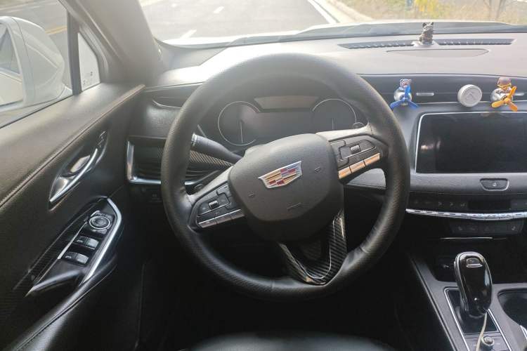 Used Cadillac XT4 2020 28T Two-Wheel-Drive Leading Version
