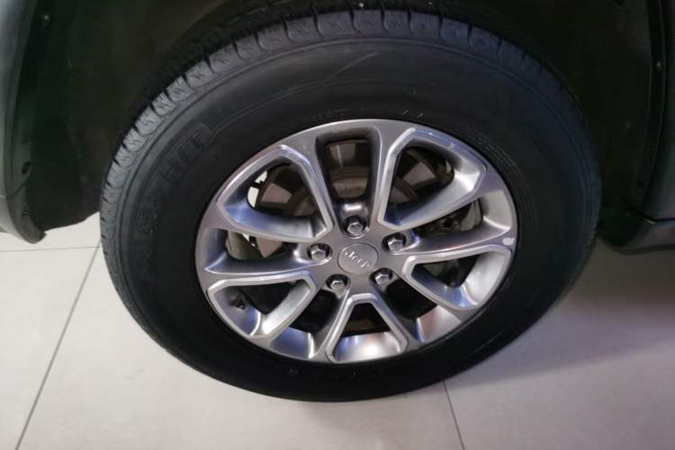 Used Jeep Grand Cherokee 2014 3.0L Comfort Navigation Edition Exterior 5