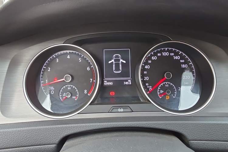 Used Volkswagen Golf 2015 1.4TSI Automatic Comfort Model Instrument Cluster