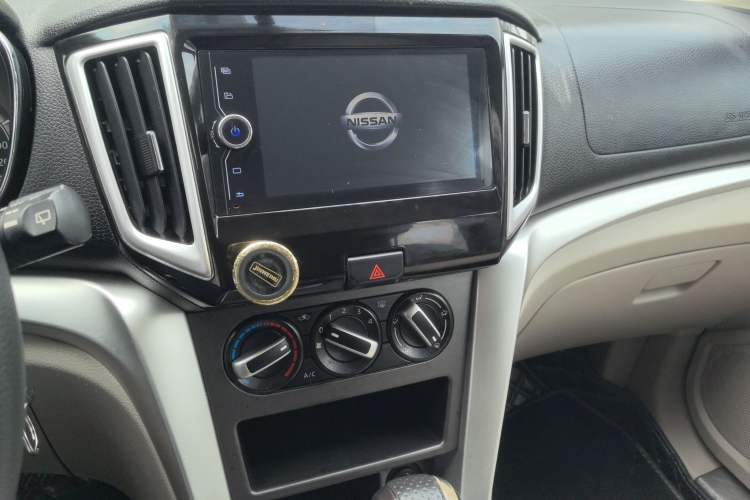 Used Venucia T70 2015 2.0L CVT Smart Choice Edition
