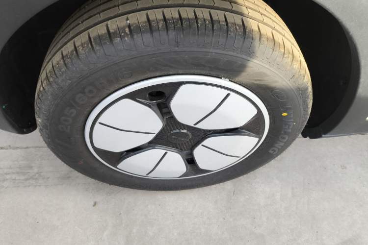 Used Geely Galaxy Geome 2026 Model 310km Youth Edition Exterior 5