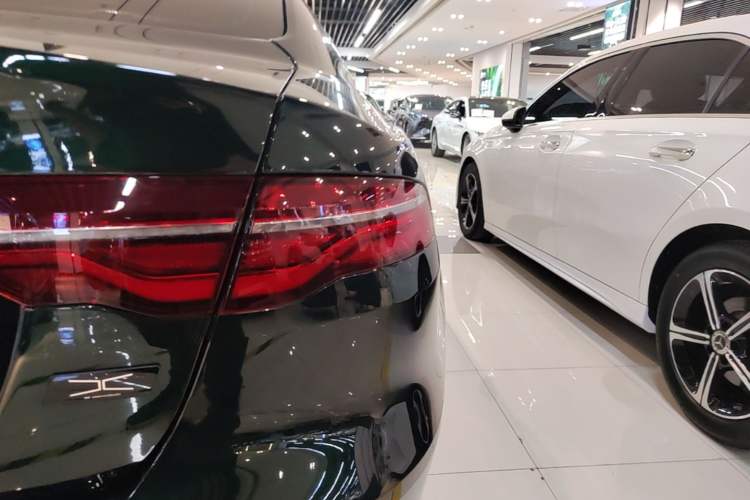 Used Jaguar XEL 2025 2.0T 250 PS R-DYNAMIC 90th Anniversary Edition Right Rear Taillight