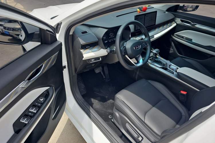 Used Geely Auto Emgrand L 2022 1.4T CVT Flagship Edition
