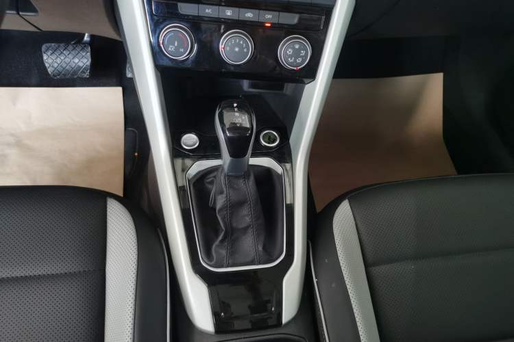 Used Volkswagen T-ROC 2024 280TSI DSG Two-Wheel-Drive Time Edition Gear Lever