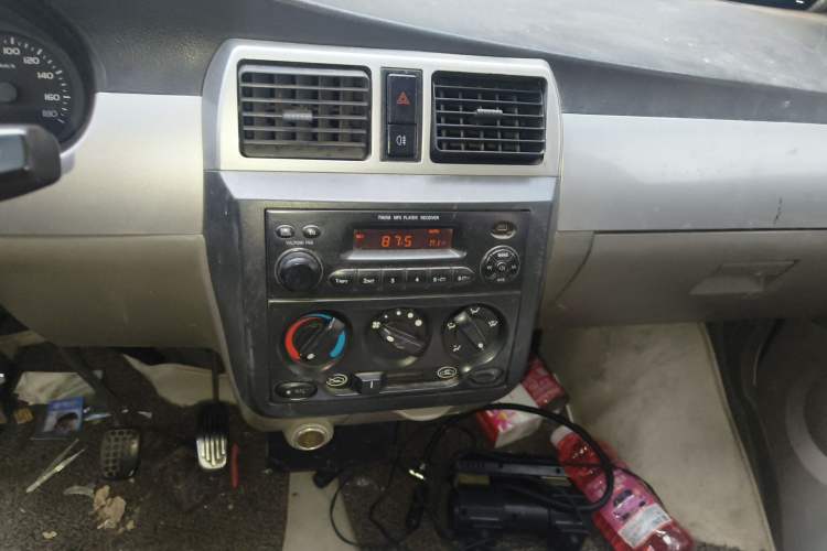 Used Wuling Rongguang 2011 1.2L Comfort Model Audio And AC Panel