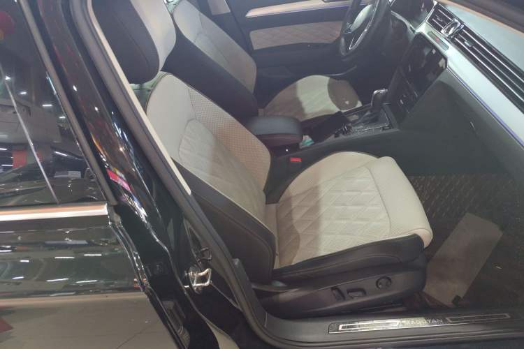 Used Volkswagen Magotan 2023 2 Million Units Limited Edition 330TSI DSG Leading Version