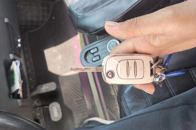 Used Wuling Hongguang MINIEV 2021 Macaron Sandwich Model 170 km Lithium Ternary Vehicle Key