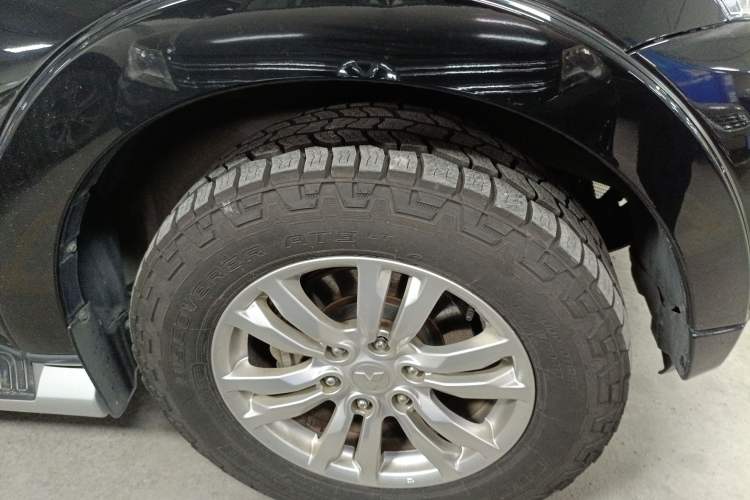 Used Mitsubishi Pajero  Right Front Wheel Hub