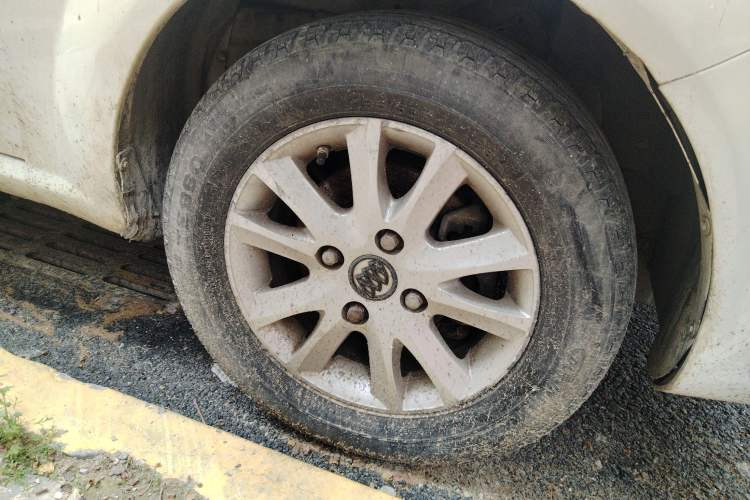 Used Buick Excelle 2011 1.6LX-AT Right Front Wheel Hub