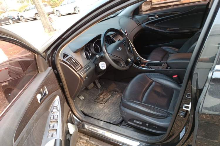 Used Hyundai Sonata 2011 2.0L Automatic Luxury Edition Driver Seat