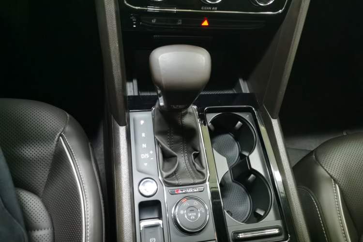 Used Volkswagen Teramont 2017 530 V6 Four-Wheel Drive Supreme Flagship Edition Gear Lever