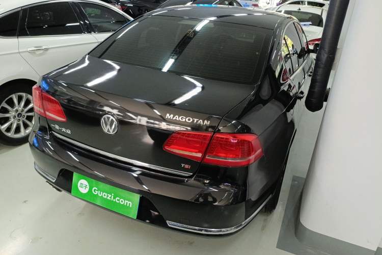 Used Volkswagen Magotan 2015 Facelift 1.8TSI Luxury Model Rear Right 45 Deg