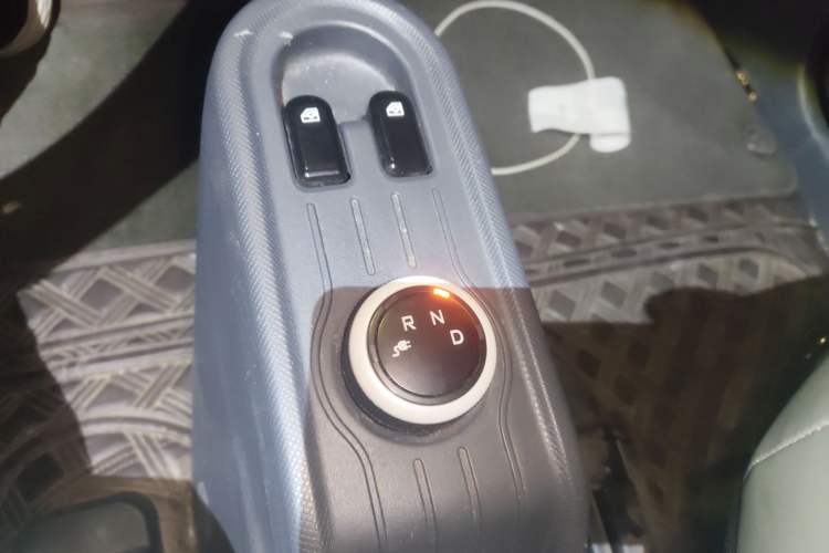 Used Wuling Hongguang MINIEV 2022 Macaron Fashion Model Lithium Iron Phosphate Gear Lever