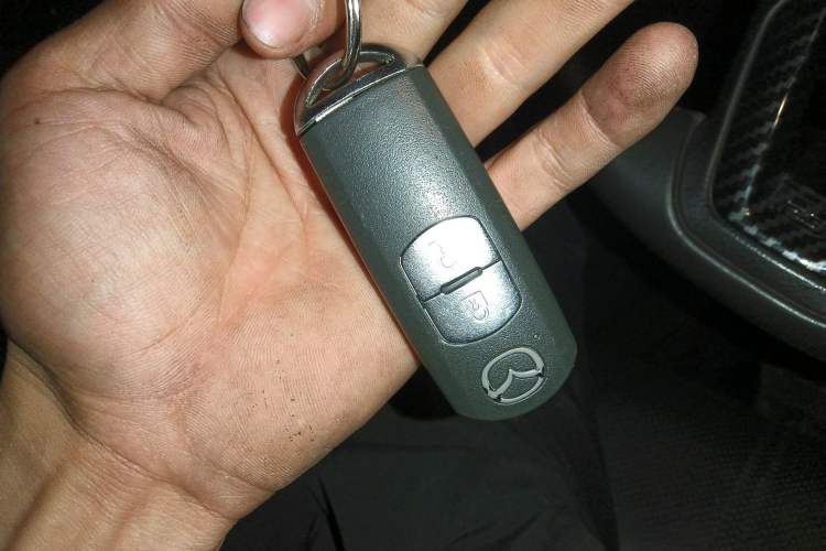 Used Mazda 3 Axela 2017 Hatchback 2.0L Automatic Sport Model China V Emission Standard Vehicle Key