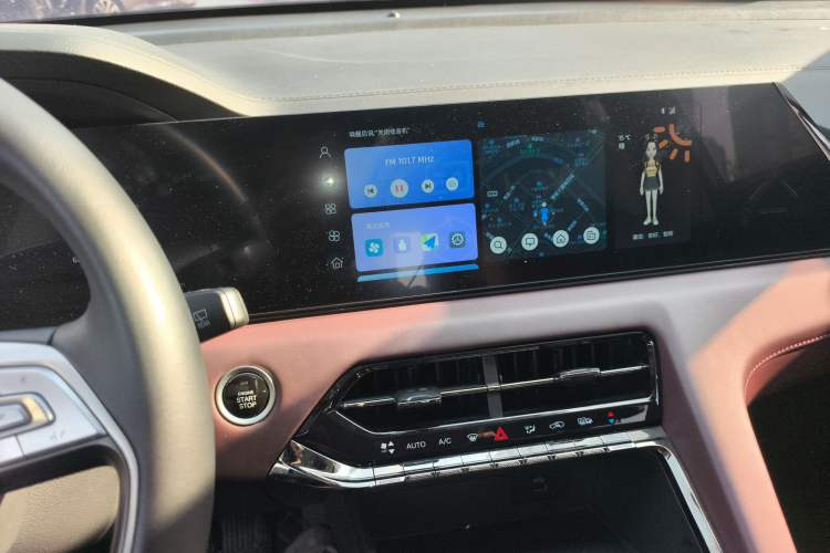 Used SOL X8 PLUS 2023 1.5 TGDI DCT Smart Edition 7-Seater