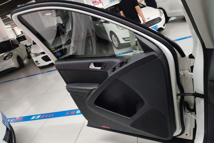 Used Volkswagen Tiguan L 2017 300TSI Automatic Two-Wheel Drive Silk Road Luxury Edition