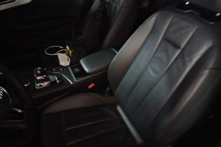 Used Audi A5 2020 Cabriolet 40 TFSI Fashion Edition China VI Emission Standard Left Front Seat