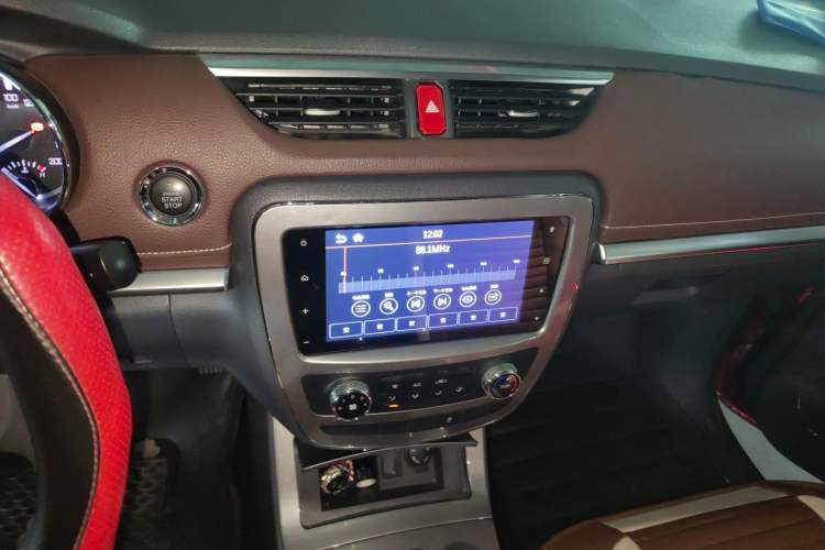 Used JAC T8 2019 2.0T Gasoline Two-Wheel Drive Prestige Version Standard Double HFC4GA3-4D