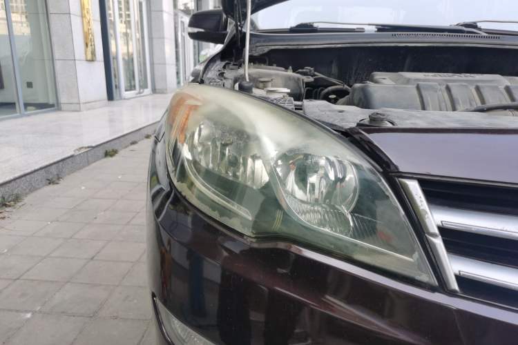 Used Soueast V5 Lingzhi 2014 1.5L Manual Comfort Model Right Front Headlight