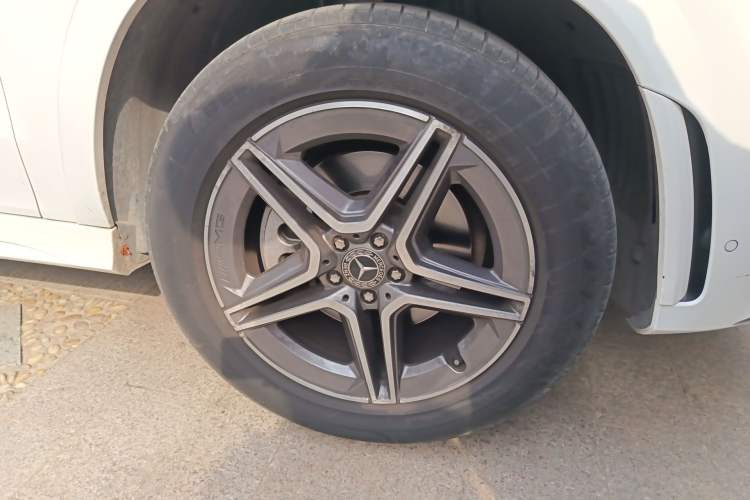 Used Mercedes-Benz GLE 2020 GLE 350 4MATIC Fashion Model Right Front Wheel Hub