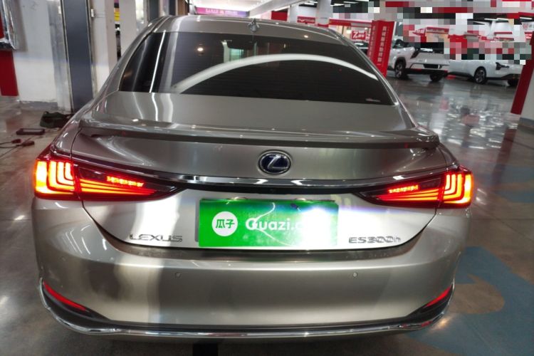 Used Lexus ES 2020 300h Premier Edition Rear