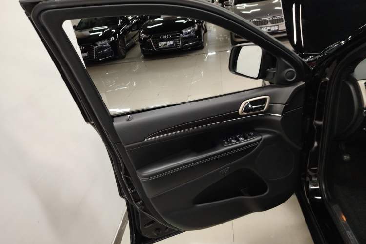 Used Jeep Grand Cherokee 2016 3.0L Comfort Navigation Edition