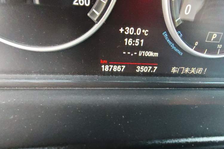 Used BMW 5 Series 2013 525Li Leading Model
