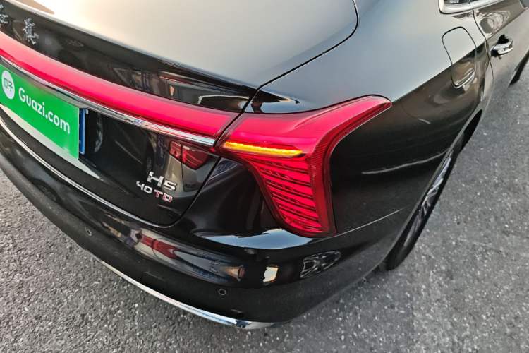 Used Hongqi H5 2023 2.0T Automatic Smart Connect Flagship Edition Right Rear Taillight
