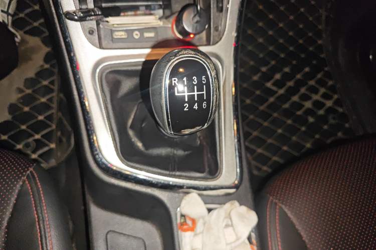 Used Baojun 560 2016 1.5T Manual Luxury Model Gear Lever