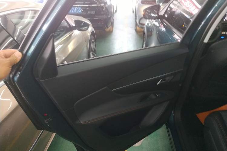 Used Peugeot 5008 2017 380THP 7-Seater Elite Edition
