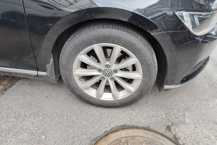 Used Volkswagen Magotan 2017 330TSI DSG Leading Model Right Front Wheel Hub