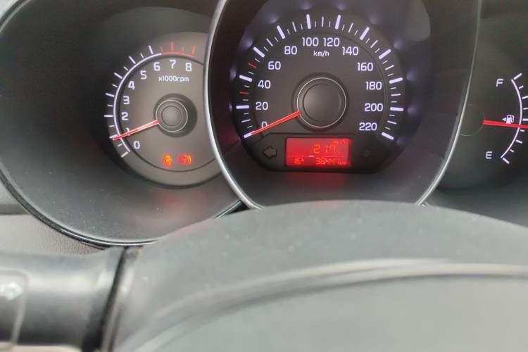 Used Kia K2 2012 Sedan 1.4L MT GL Commemorative Edition Odometer Close Up