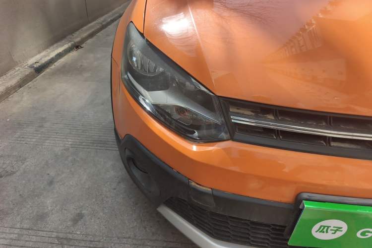 Used Volkswagen Polo 2012 1.6L Cross Polo Automatic Transmission Right Front Headlight