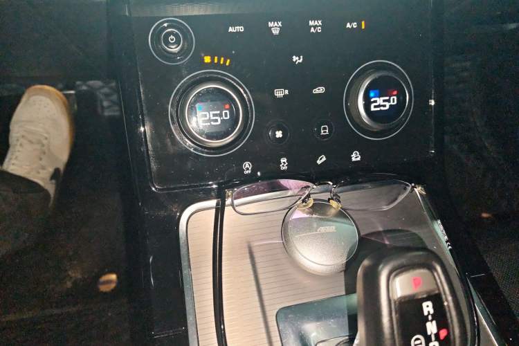 Used Land Rover Range Evoque 2020 249 PS Youth Edition Audio And AC Panel