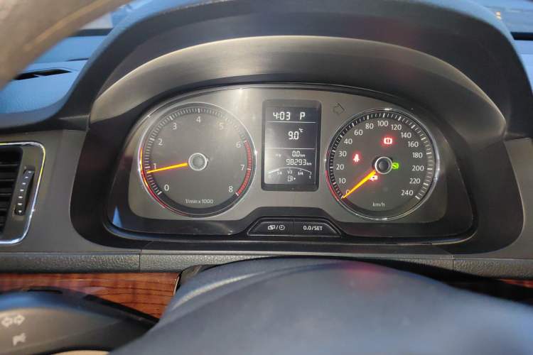 Used Volkswagen Lavida 2013 1.4TSI DSG Comfort Edition Instrument Cluster