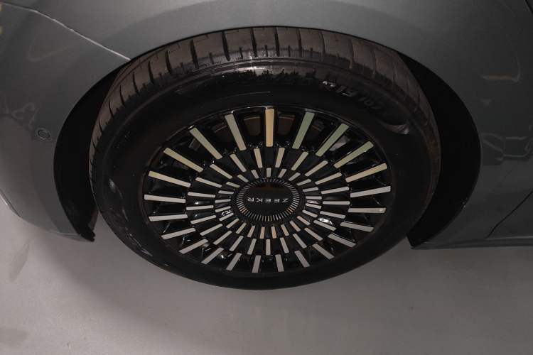 Used Zeekr 009 2024 Six-Seat Executive Version 4WD 108 kWh