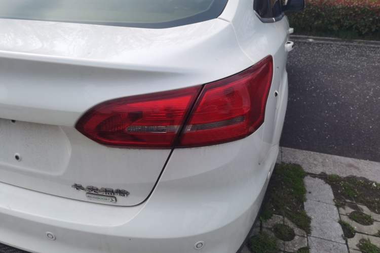 Used Ford Focus 2015 Sedan EcoBoost 180 Automatic Flagship Model
