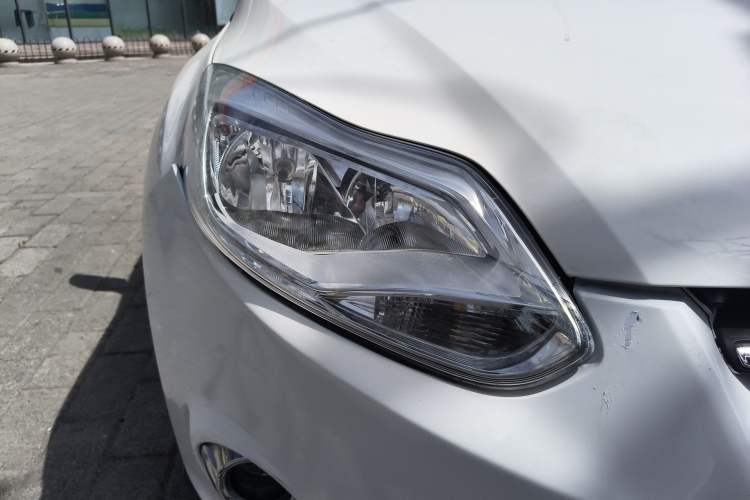 Used Ford Focus 2012 Hatchback 1.6L Automatic Fashion Edition Right Front Headlight