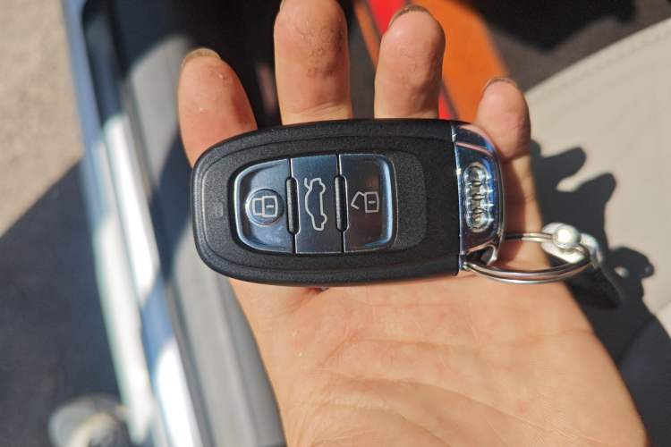 Used Audi A4L 2012 2.0 TFSI automatic standard version Vehicle Key