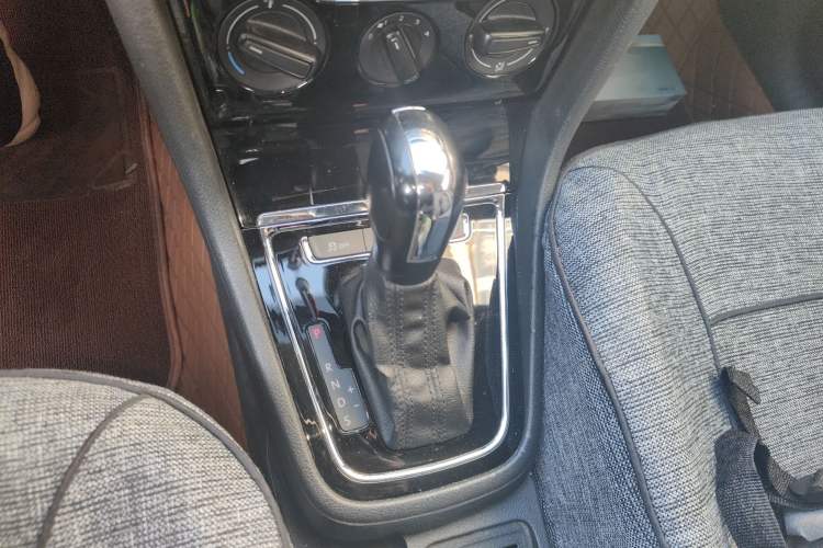 Used Volkswagen Bora 2013 1.6L Automatic Fashion Model
