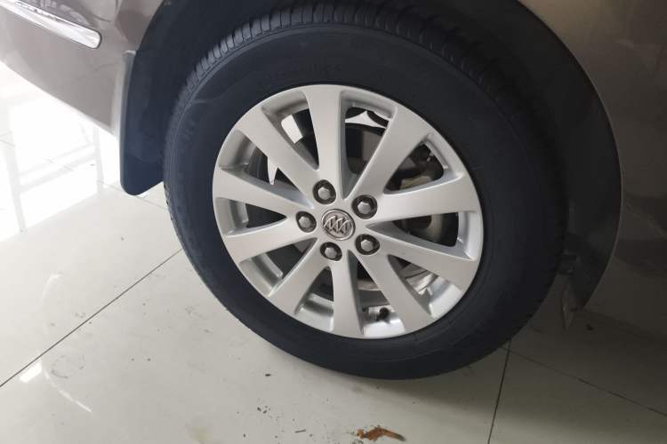 Used Buick GL8 2017 25S Luxury Version China V Standard Right Rear Wheel Hub