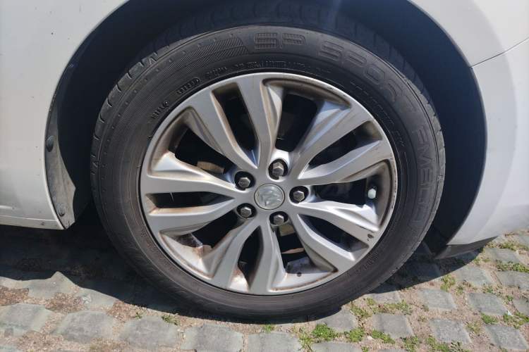 Used Buick GT 2021 Exemplar 1.5L Automatic Elite Version Right Front Wheel Hub