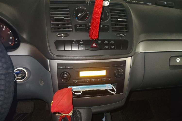 Used Mercedes-Benz Vito 2011 2.5L 7-seater executive version