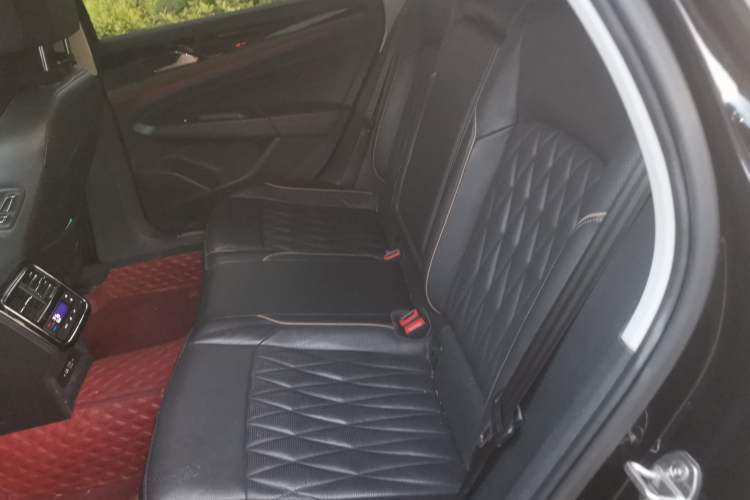 Used Volkswagen Passat 2020 Revised Version 330TSI Luxury Edition China VI Standard
