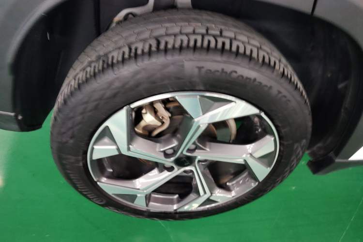 Used Geely Auto FX11 2023 1.5TD Leishen Hi·F Super Swift Right Rear Wheel Hub