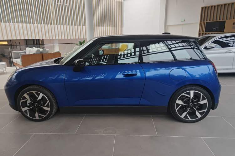 Used MINI Electric MINI COOPER 2024 452km COOPER SE Artist
